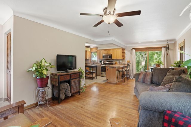 2686 Victoria Street N, Roseville, MN 55113