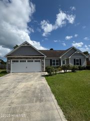 410 Bristol Lane, Hubert, NC 28539
