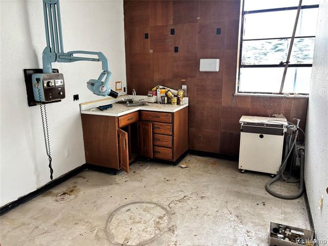 3240 Puritan, Detroit, MI 48238