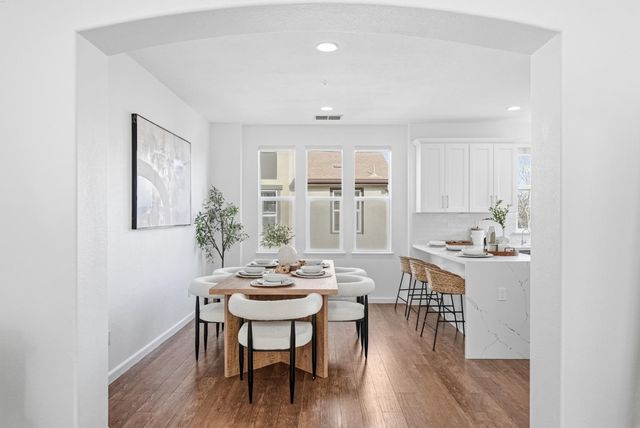 238 Peppermint Tree Terrace 5, Sunnyvale, CA 94086