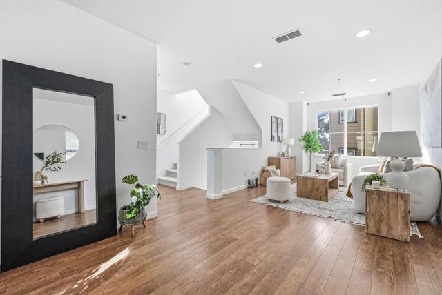 238 Peppermint Tree Terrace 5, Sunnyvale, CA 94086