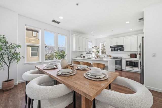 238 Peppermint Tree Terrace 5, Sunnyvale, CA 94086