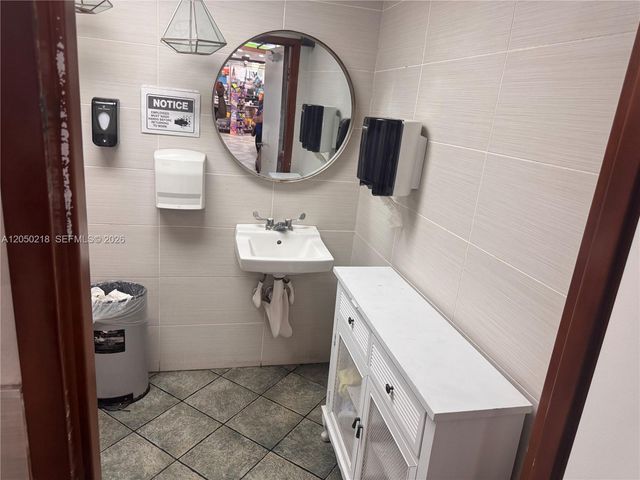 4349 S Flamingo Rd A, Davie, FL 33330