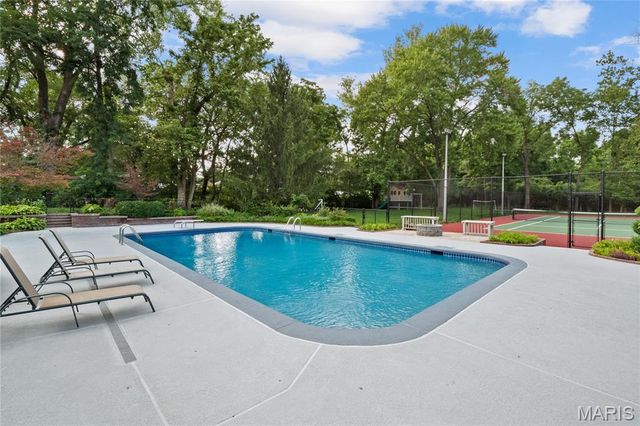12759 Ladue Road, Creve Coeur, MO 63141