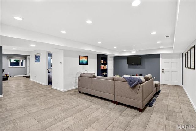 12759 Ladue Road, Creve Coeur, MO 63141