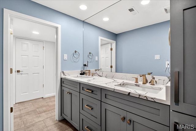 12759 Ladue Road, Creve Coeur, MO 63141