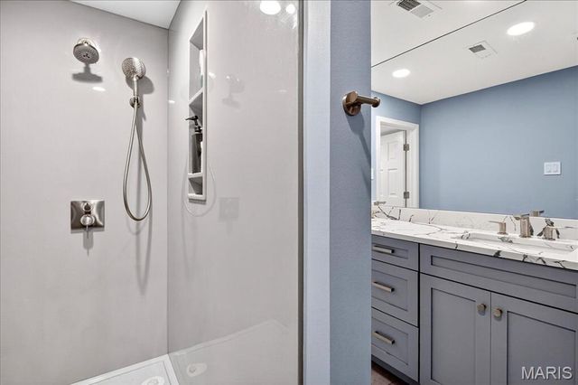 12759 Ladue Road, Creve Coeur, MO 63141