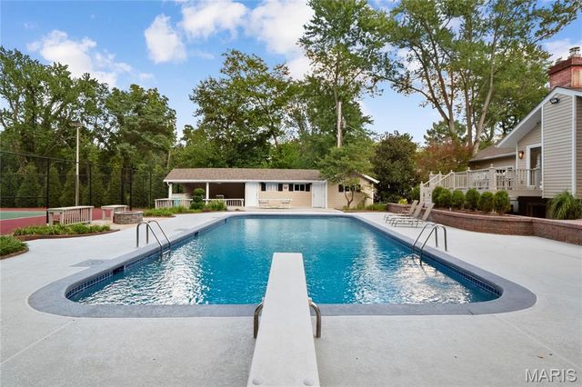 12759 Ladue Road, Creve Coeur, MO 63141