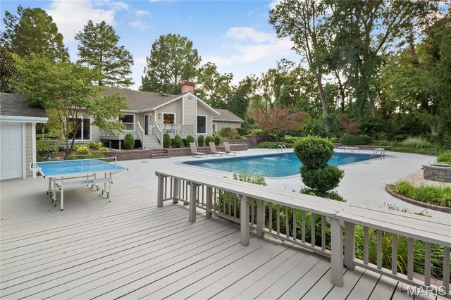12759 Ladue Road, Creve Coeur, MO 63141