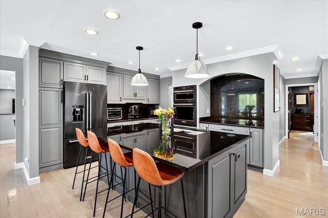 12759 Ladue Road, Creve Coeur, MO 63141