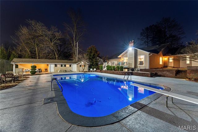12759 Ladue Road, Creve Coeur, MO 63141
