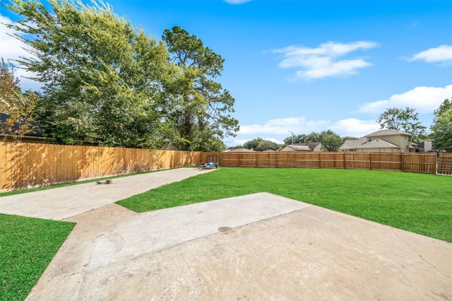 12306 Old River Drive, Baytown, TX 77523