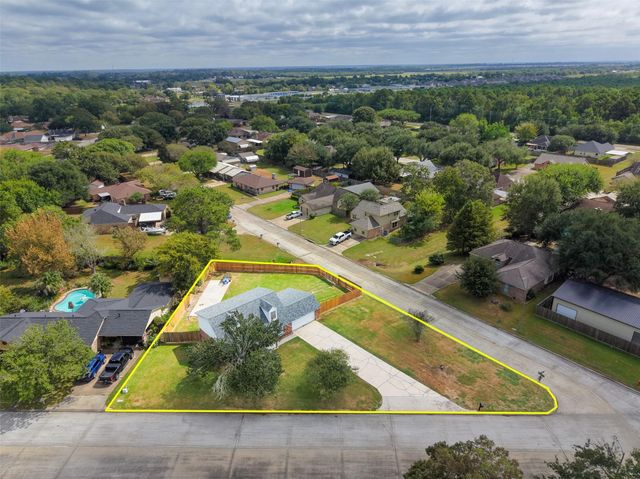 12306 Old River Drive, Baytown, TX 77523