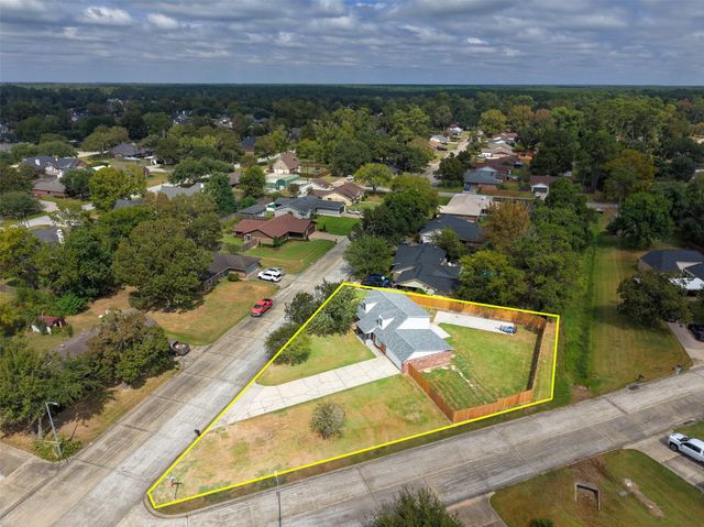 12306 Old River Drive, Baytown, TX 77523