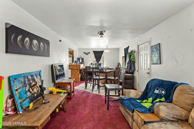 100 Gordon Ln, Wapato, WA 98951