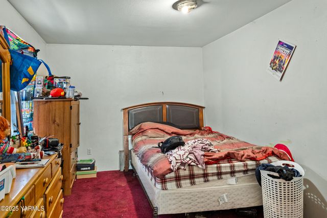 100 Gordon Ln, Wapato, WA 98951