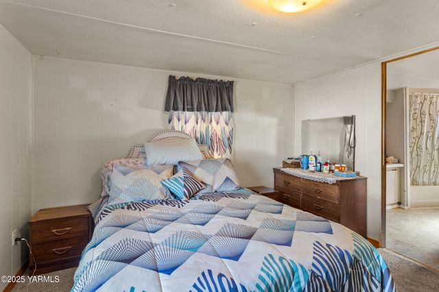 100 Gordon Ln, Wapato, WA 98951