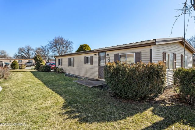 100 Gordon Ln, Wapato, WA 98951