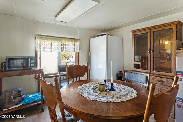 100 Gordon Ln, Wapato, WA 98951
