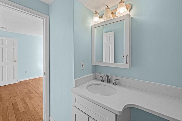 31 Bluestone Dr Unit 31, Nashua, NH 03060