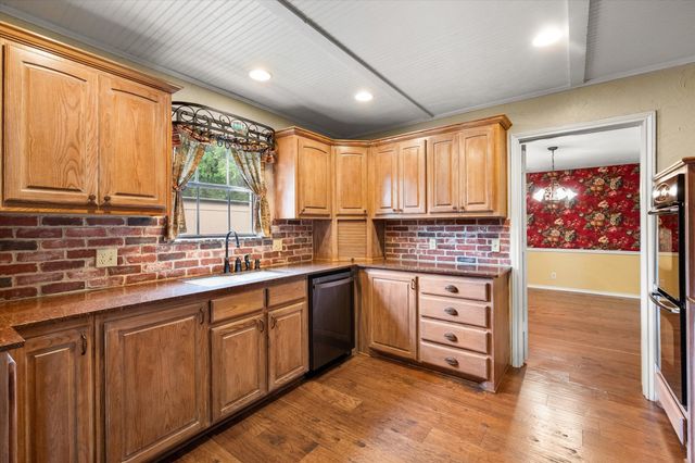 1235 Lexington Square, Corsicana, TX 75110