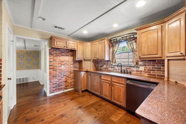 1235 Lexington Square, Corsicana, TX 75110