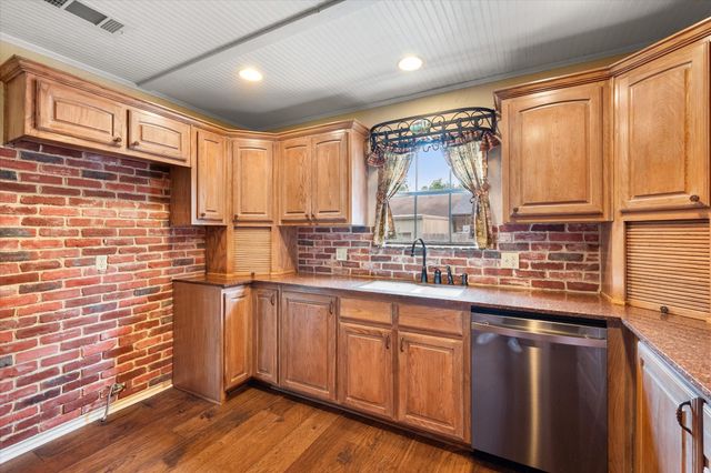 1235 Lexington Square, Corsicana, TX 75110