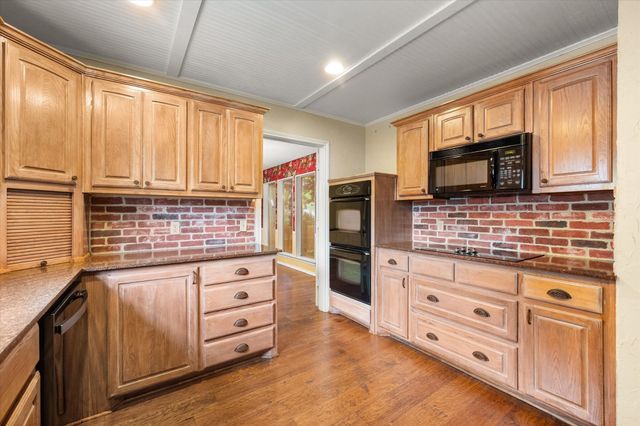 1235 Lexington Square, Corsicana, TX 75110