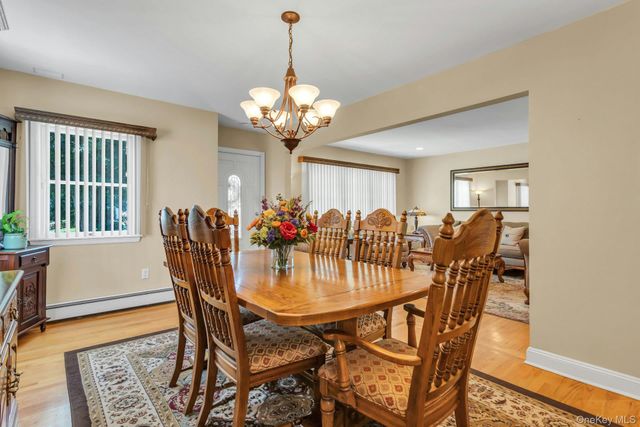 12 Pinewood Lane, New Hyde Park, NY 11040
