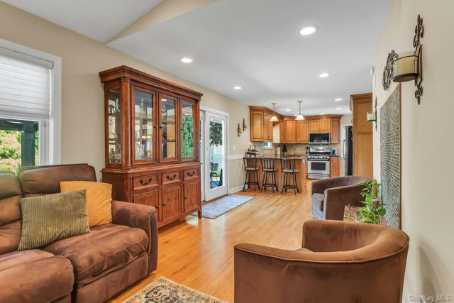 12 Pinewood Lane, New Hyde Park, NY 11040
