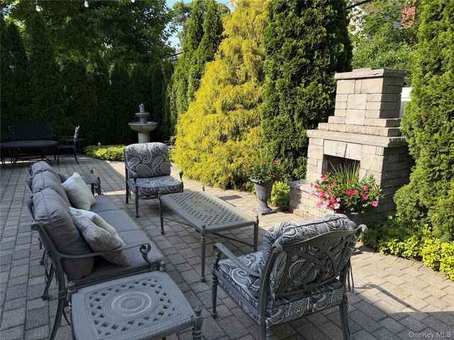 12 Pinewood Lane, New Hyde Park, NY 11040