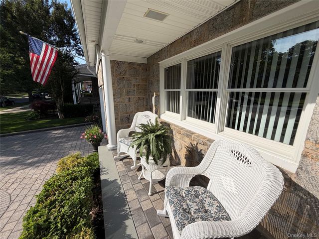 12 Pinewood Lane, New Hyde Park, NY 11040