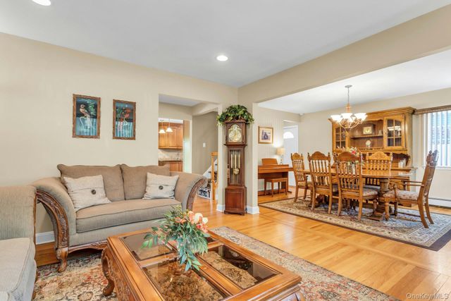 12 Pinewood Lane, New Hyde Park, NY 11040