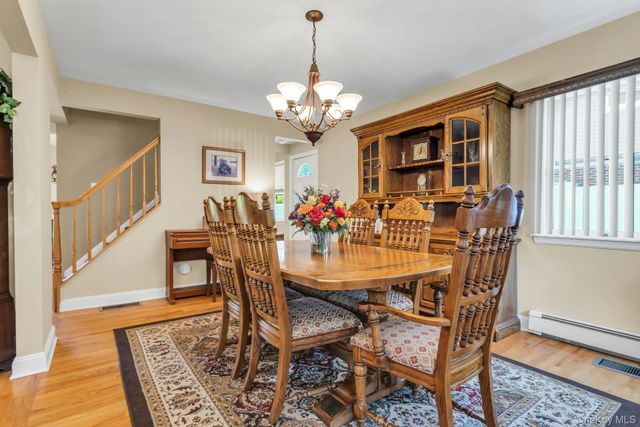 12 Pinewood Lane, New Hyde Park, NY 11040