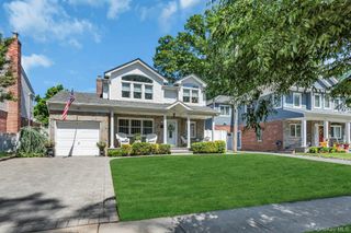 12 Pinewood Lane, New Hyde Park, NY 11040