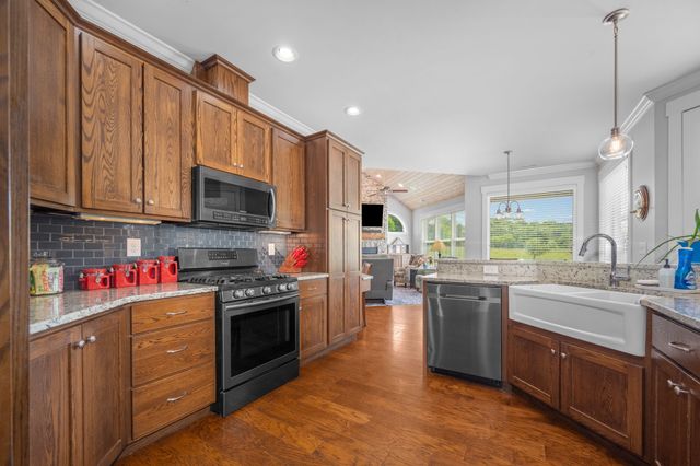 50 Bill Edde Rd, Belvidere, TN 37306