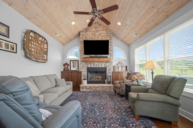 50 Bill Edde Rd, Belvidere, TN 37306