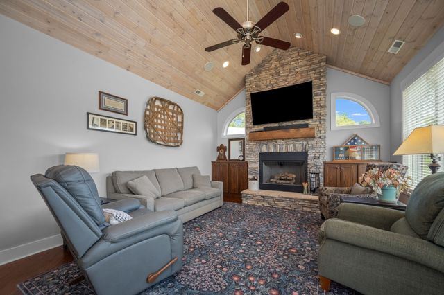 50 Bill Edde Rd, Belvidere, TN 37306