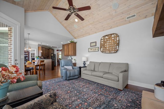 50 Bill Edde Rd, Belvidere, TN 37306