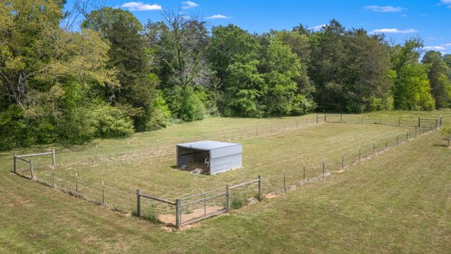 50 Bill Edde Rd, Belvidere, TN 37306