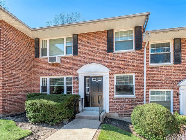 22 Madison Park L, Port Washington, NY 11050