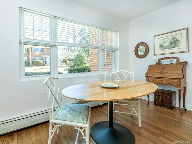 22 Madison Park L, Port Washington, NY 11050