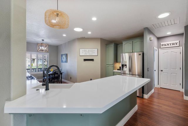 1924 Crystalwood Ln, Lodi, CA 95242