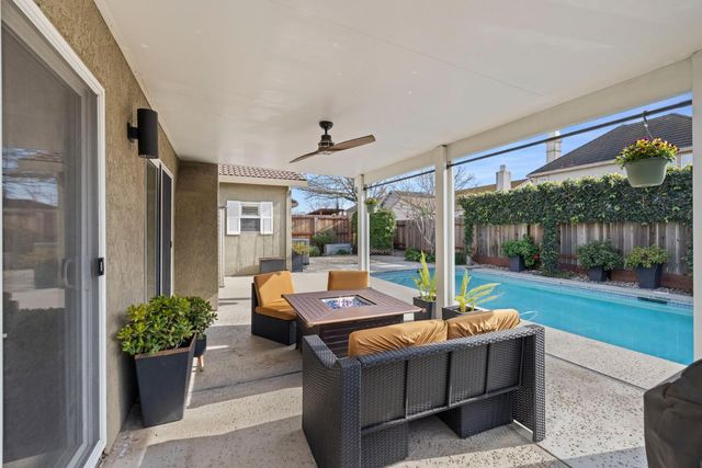 1924 Crystalwood Ln, Lodi, CA 95242