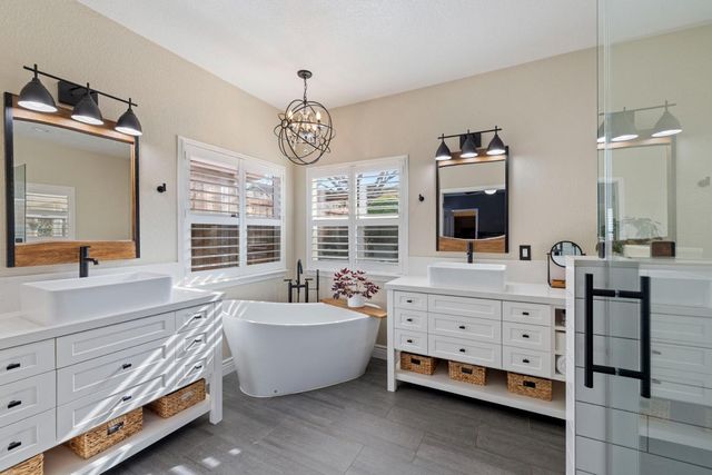 1924 Crystalwood Ln, Lodi, CA 95242