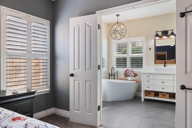 1924 Crystalwood Ln, Lodi, CA 95242