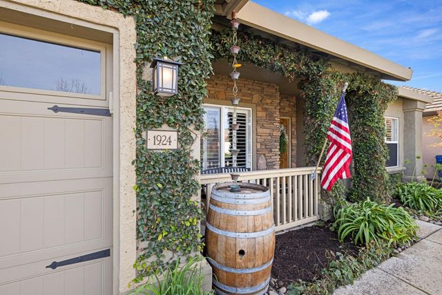 1924 Crystalwood Ln, Lodi, CA 95242