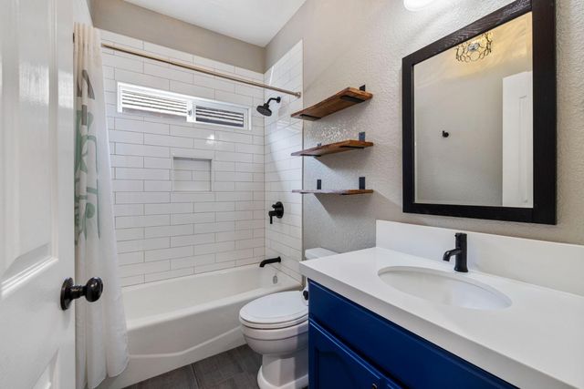 1924 Crystalwood Ln, Lodi, CA 95242