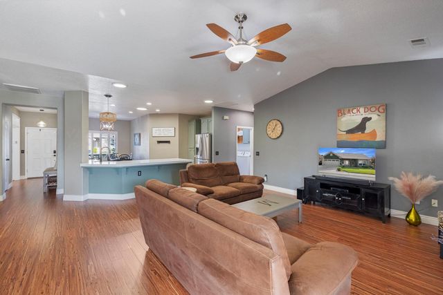 1924 Crystalwood Ln, Lodi, CA 95242