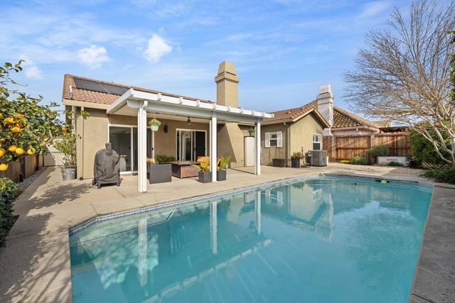 1924 Crystalwood Ln, Lodi, CA 95242